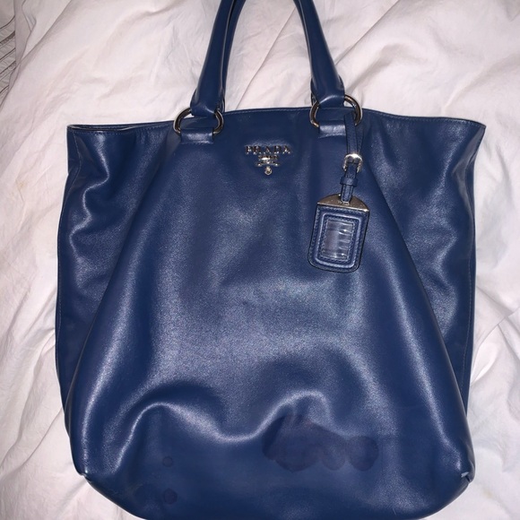 Prada Handbags - Prada tote AUTHENTIC